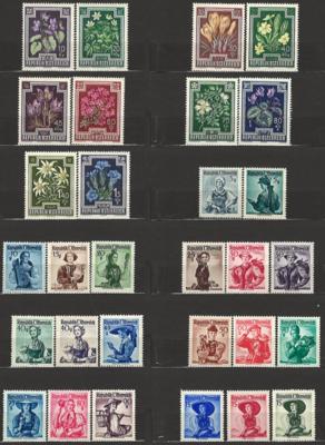 ** - Sammlungsteil und Dubl. Österr. 1945/1984 mit einigen mittl. Werten, - Stamps and postcards