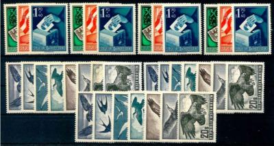 ** - Österr. Nr. 964/66 (4 Sätze) und Nr. 967/73 (3 Sätze), - Stamps and postcards