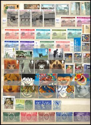 **/gestempelt - Partie Großbrit. mit Kanalinseln, - Stamps and postcards