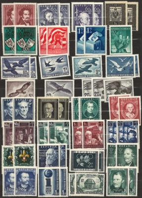 **/* - Partie Österr. II. Rep. u.a. mit Flug 1950/53 - 1S Rot Trachten II (2), - Briefmarken und Ansichtskarten