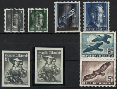 ** - Sammlung Österr. 1945/82 u.a. mit - Známky a pohlednice