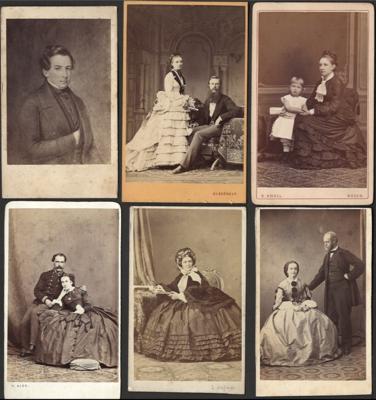 Poststück - 1 Altes Fotoalbum mit Hartkartonfotos von Personen, - Stamps and postcards