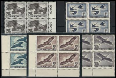 ** - Partie div. Werte aus Flug 1950/53 im Viererbl., - Briefmarken und Ansichtskarten