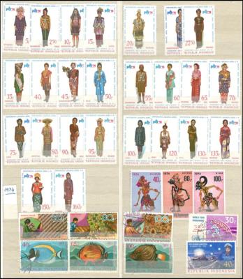 **/*/gestempelt - Sammlung Indonesien ca. 1948/1995, - Stamps and postcards