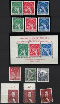 ** - Partie Berlin aus 1948/1957 mit Block Nr. 1 - vieles auch doppelt oder mehrfach gesammelt, - Stamps and postcards