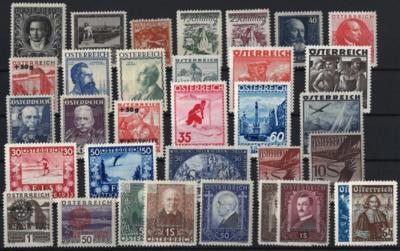 */** - Sammlung Österr. I. Rep. u.a. mit - Stamps and postcards