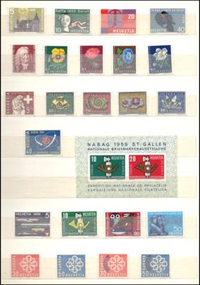 ** - Schweiz Sammlung 1958-81 mit - Známky a pohlednice