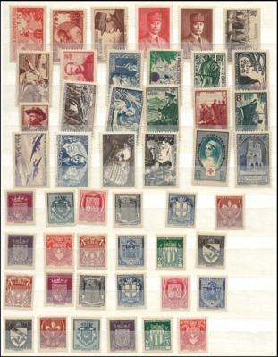 gestempelt/* - Frankreich - Partie Dubl. mit div. mittleren Sätzen u. Einzelwerten ca aus 1924/1942, - Stamps and postcards