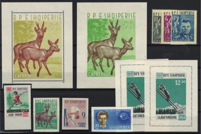 **/*/Briefstück - Partie Albanien meist ab 1959 mit vielen Blockausg., - Briefmarken und Ansichtskarten