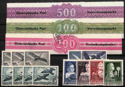 .Briefstück - Partie Österr. II. Rep. u.a. mit etwas Plattenf. u. Druckzufälligkeiten, - Briefmarken und Ansichtskarten