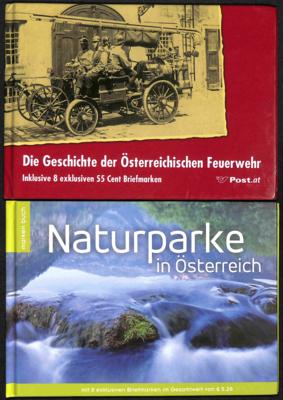 ** - Partie Österr. Markenbücher mit Euro-Währung, - Briefmarken und Ansichtskarten