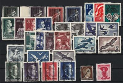 ** - Sammlung Österr. 1945/1970 mit - Briefmarken und Ansichtskarten