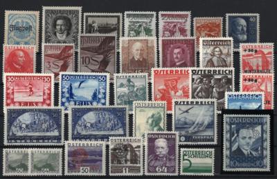 */**/(*) - Sammlung Österr. I. Rep. u.a. mit - Stamps and postcards