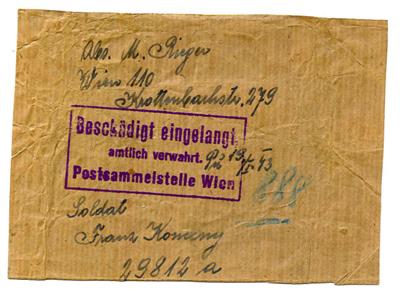 D. Feldpost WK II - Paketausschnitt ab Wien 110 an Fpnr. 29812A aus 1943 mit Vermerkstempel "Beschädigt eingelangt, - Briefmarken