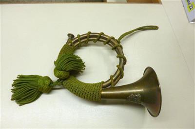 Bayern Originalposthorn aus Messing mit zwei Windungen und grüner Zierquaste, - Známky