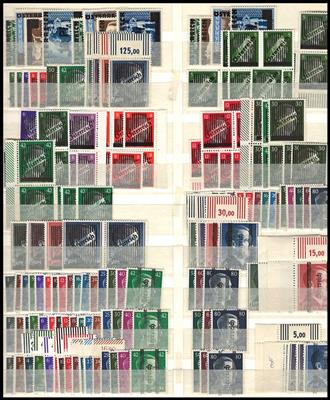 ** - Sehr reichhaltige Partie Österreich Ausgabe 1945/1957 teils in Viererbl., - Briefmarken