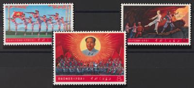 ** - VR China Nr. 1010/1018 (Maos revolutionäre Richtung in Literatur und Kunst), - Francobolli