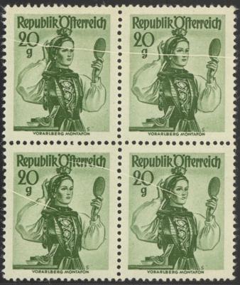 ** - Österr. Nr. 891 (20 Gr. Volkstrachten 1948) im Viererblock mit waagrechten Papierfalten, - Stamps