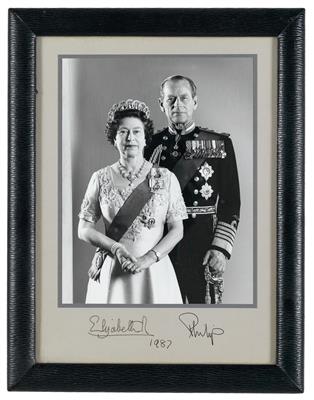 Elisabeth II., - Autographs