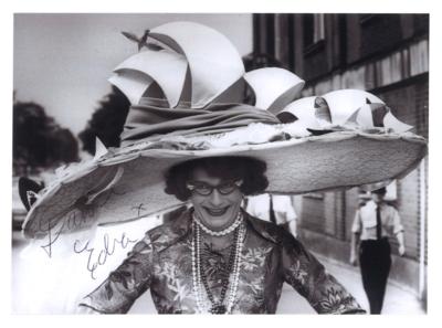 Dame Edna Everage, - Autographen, Handschriften, Urkunden