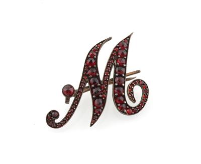 Granatbrosche "M" - Exquisite jewellery