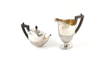 Tee- und Milchkanne - Erlesener Schmuck
