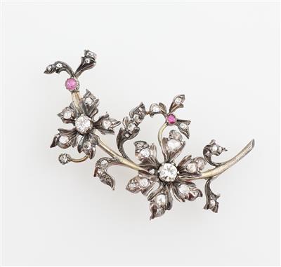 Diamant Blütenbrosche zus. ca. 2,40 ct - Exkluzivní šperky