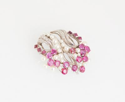 Diamantbrosche mit 15 unbehandelten Rubinen zus. ca. 8,90 ct - Exquisite jewellery