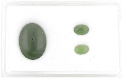 3 lose Jadeite zus. 11,4 ct - Exklusive Diamanten und Farbsteine