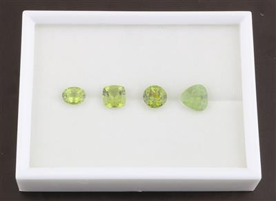 4 lose Peridote zus. 16,12 ct - Exclusive diamonds and gems