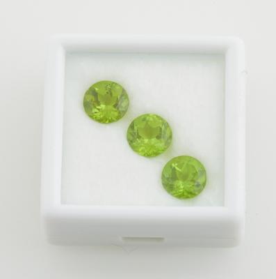 3 lose Peridote zus.9,50 ct - Exkluzivní diamanty a drahokamy