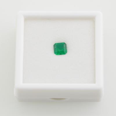 Loser Smaragd 0,93 ct - Exklusive Farbsteine