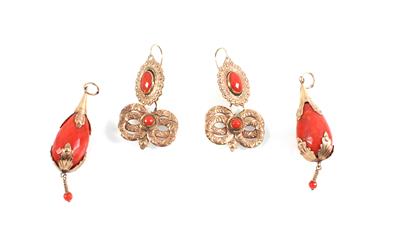 Ohrringe mit vier Gehängeteilen - Jewellery