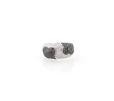 Ring mit tlw. künstlich farbveränderten Brillanten zus. ca. 1,70 ct - Schmuck