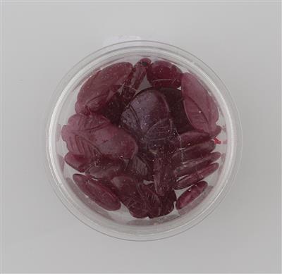Geschliffene Rubine zus. 35,90 ct - Herbstauktion - Diamanten, Farb- und Schmucksteine