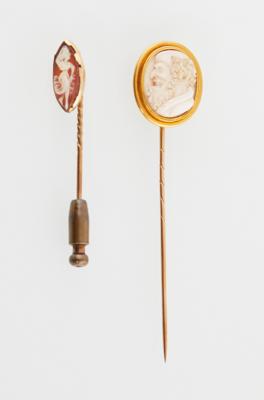 Zwei Muschelcamee Anstecknadeln - Jewellery