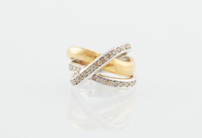 Ring mit behandelten Brillanten zus. ca. 0,70 ct - Schmuck