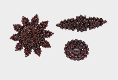 3 Granatbroschen - Jewellery
