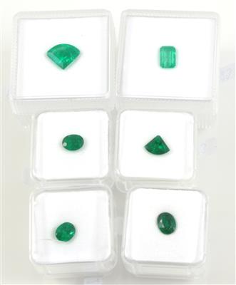 6 lose Smaragde zus. ca. 4 ct - Diamanten, Farb- und Edelsteine