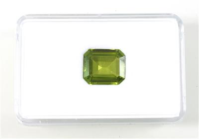 Peridot 8,12 ct - Exklusive Diamanten und Farbsteine