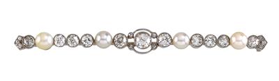 A diamond and cultured pearl brooch - Klenoty