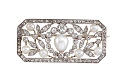 A diamond and cultured pearl brooch - Klenoty