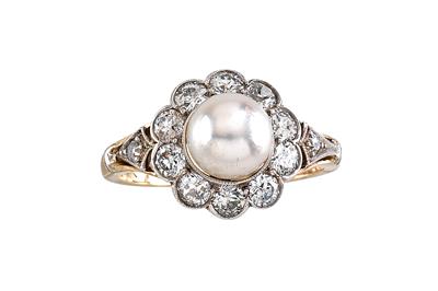 A diamond and cultured pearl ring - Jewellery