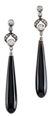 A pair of diamond pendant ear screws, total weight ca. 0,75 ct - Jewellery