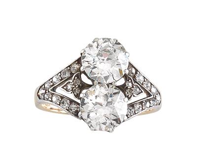 A diamond ring, total weight ca. 3 ct - Jewellery