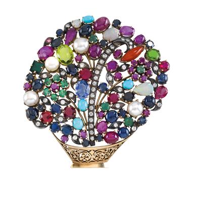 A gemstone pendant - Jewellery