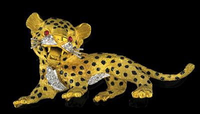 A brooch in the shape of a leopard - Klenoty