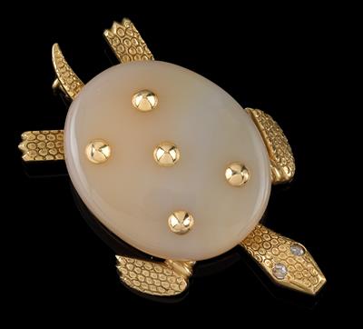 A Cartier brooch in the shape of a tortoise - Jewellery