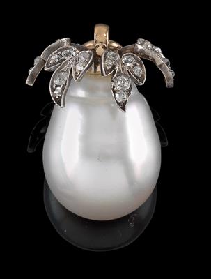 A diamond and cultured pearl pendant - Klenoty