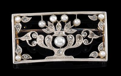 A diamond cultured pearl brooch - Jewellery